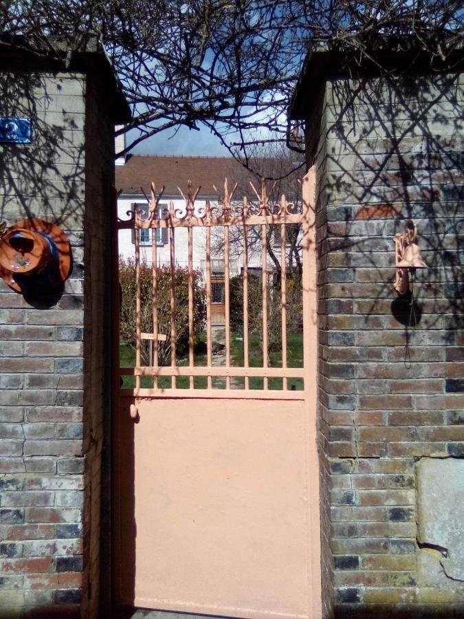 La Grille Fleurie, Chambres D'Hote Chez L'Habitant Arthonnay Zewnętrze zdjęcie