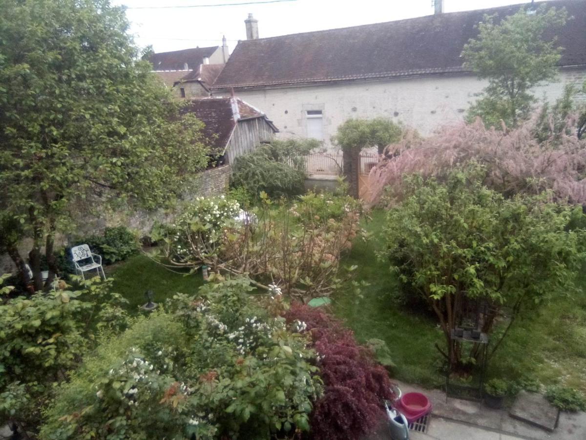 La Grille Fleurie, Chambres D'Hote Chez L'Habitant Arthonnay Zewnętrze zdjęcie