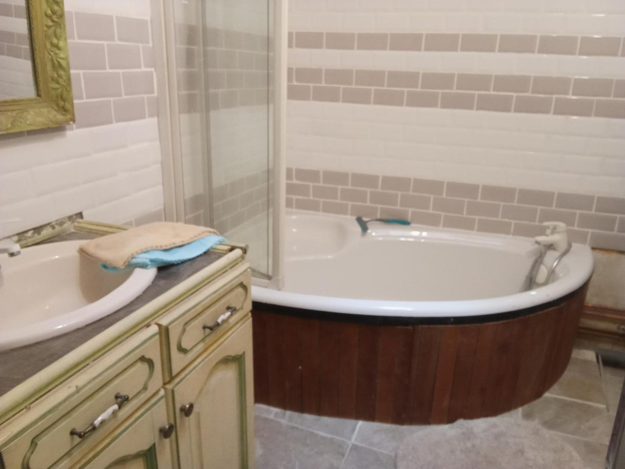 La Grille Fleurie, Chambres D'Hote Chez L'Habitant Arthonnay Zewnętrze zdjęcie