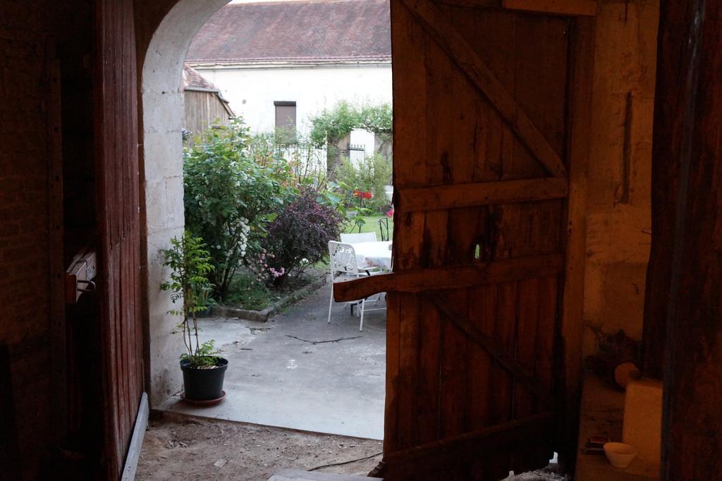 La Grille Fleurie, Chambres D'Hote Chez L'Habitant Arthonnay Zewnętrze zdjęcie